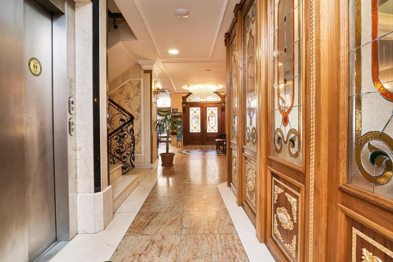 Western Empire Palace & Отель 4*